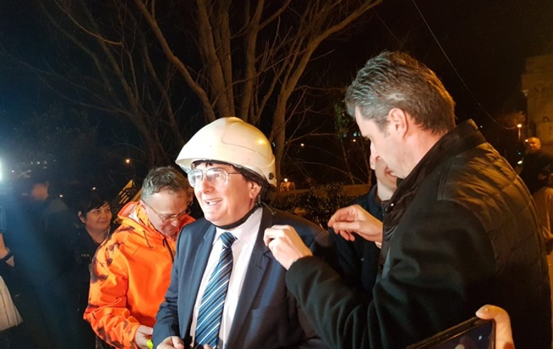 UPDATE / Nicolae Robu a lăsat fără internet și Servicii ale Primăriei Timișoara, după ce a tăiat cablurile (FOTO)