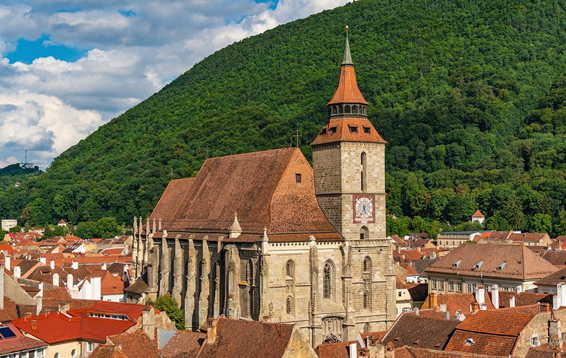 Biserica Neagră din Brașov, cu cea mai mare orgă mecanică din sud-estul Europei, vizitată anual de 300.000 de oameni