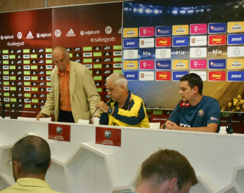 PREL. EURO 2016, UNGARIA - ROMÂNIA (vineri, ora 21.45, TVR 1). Antrenorul lor ar fi mulțumit cu o remiză. ”Îi respect punctul de vedere”, a glumit Iordănescu. ”Știu 50% din echipă! Cealaltă jumătate depinde de cum dorm la noapte”. ^Mesaj pentru Hagi: ”Una e să pregătești Viitorul, altă treabă e naționala”. ECHIPA PROBABILĂ