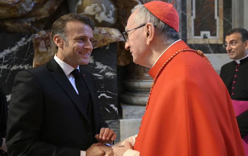 Zvonurile complotului urzit de Emmanuel Macron ar putea influența alegerea viitorului papă