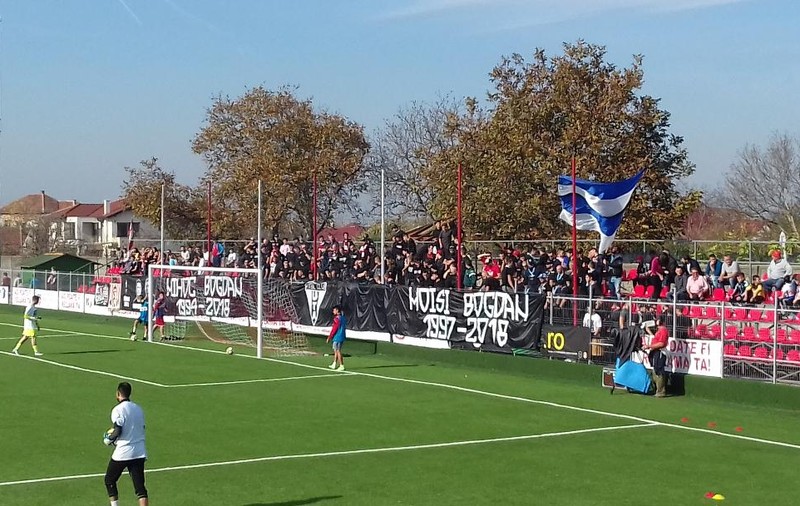 VIDEO / Liga 2 la fotbal, etapa a 15-a. Farul pierde la masa verde cu CS Mioveni. UTA, ”măturată” acasă de clujeni. Protestul brăilenilor