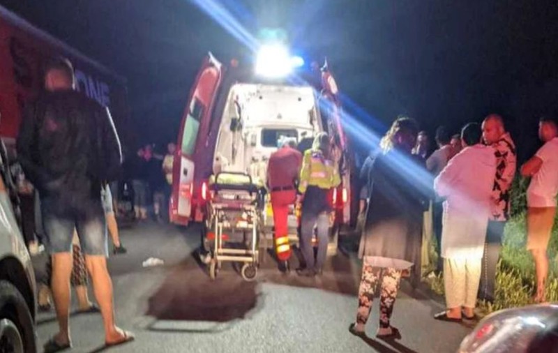 Doi tineri din Galați, frate și soră, de 18 și 21 de ani, morți într-un Logan zdrobit de TIR