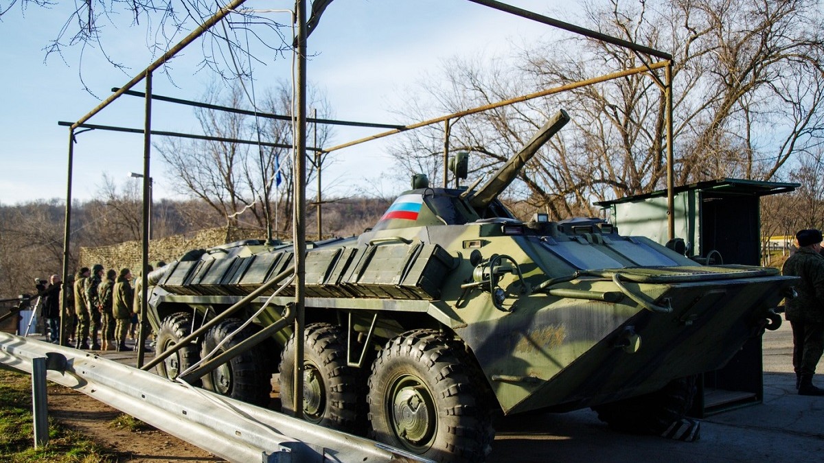 Transportor blindat rusesc la Tiraspol, pe 28 decembrie 2023, în cadrul misiunii de pace din Transnistria. Foto: