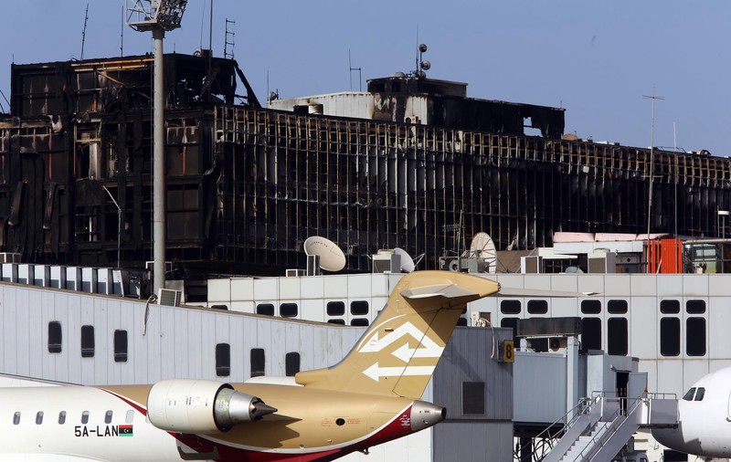 Aeroportul din Tripoli, ținta unui atac al forţelor mareşalului Haftar. Toate zborurile sunt suspendate