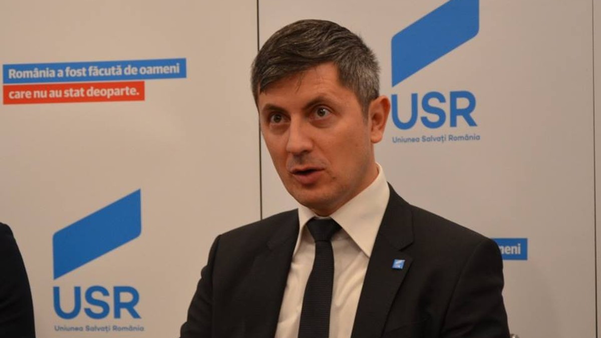 Reacția lui Dan Barna, după victoria USR în cazul companiilor PMB. Dan Barna, în timpul unei conferințe de presă, la sediul USR