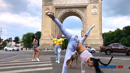 Andreea Bălan și dansatoarele ei apar în clip, însă nici ea nu spune cu ce sumă a fost plătită