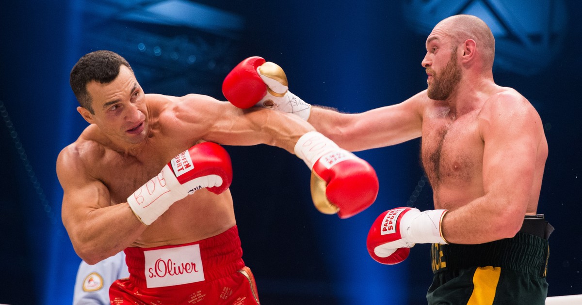 Tyson Fury, ironizat de Vladimir Kliciko: fotografie realizată în timpul meciului disputat de cei doi boxeri în 2015.