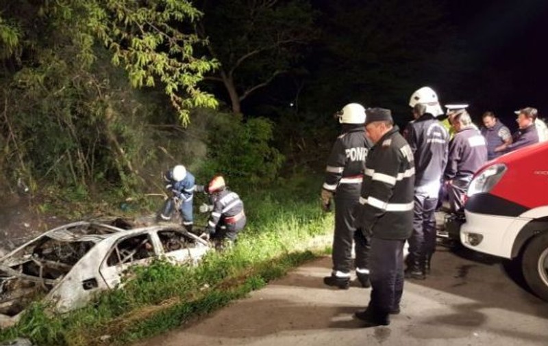 Crimă sau accident? Bărbat de 37 de ani, găsit carbonizat într-o maşină, în judeţul Timiş