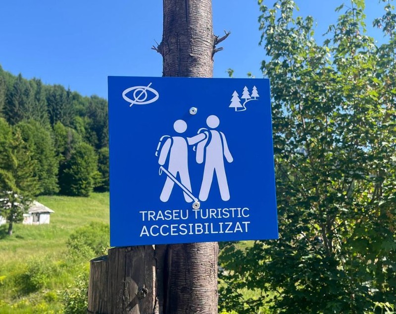 Primul traseu montan pentru nevăzători din România a fost inaugurat: cum arată poteca adaptată din Masivul Ciucaș
