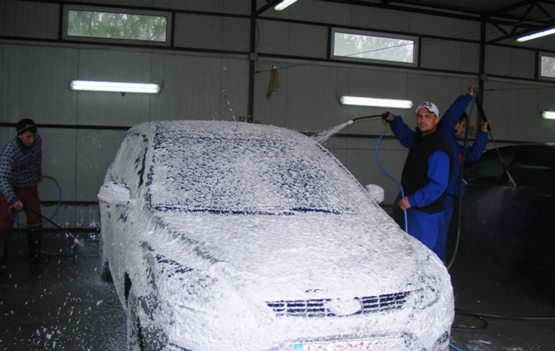 Pot să mă duc cu mașina la spălătorie sau la service-ul auto? Răspunsul autorităților