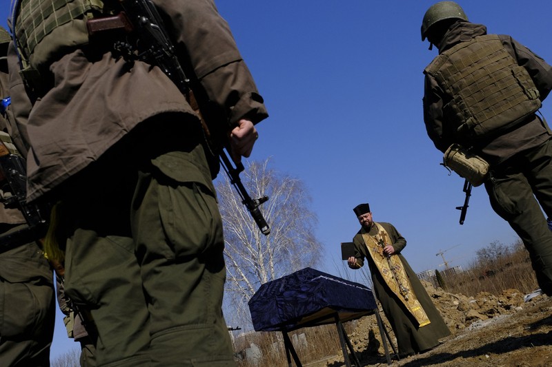 Înmormântarea unui soldat ucrainean care și-a pierdut viața în luptele din Mariupol | Foto: Hepta