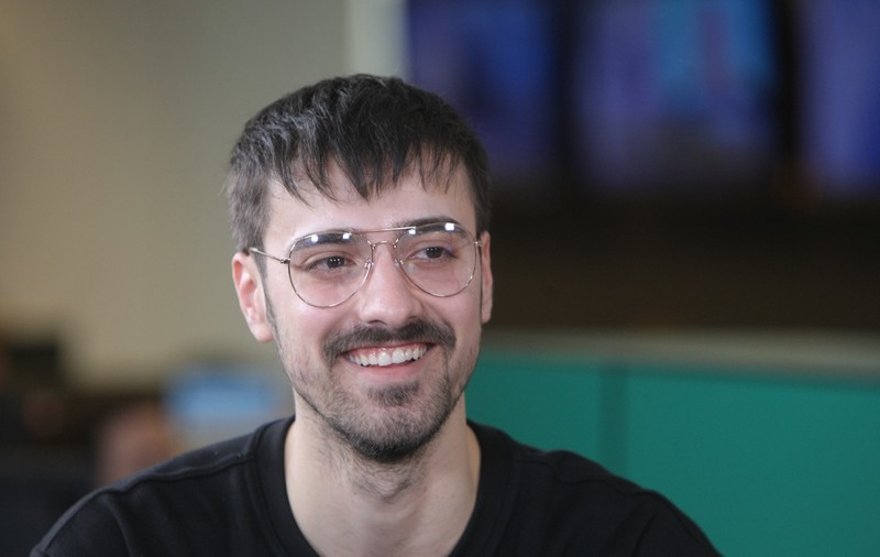 VIDEO EXCLUSIV/Liviu Teodorescu a devenit popular abia la sfârșitul clasei a 12-a. „Nu am avut viață socială în liceu”