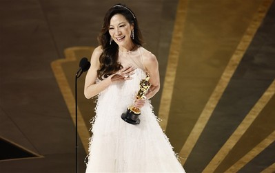 epa10519100 Michelle Yeoh after winning the Oscar for Best Actress for 'Everything Everywhere All at Once' during the 95th annual Academy Awards ceremony at the Dolby Theatre in Hollywood, Los Angeles, California, USA, 12 March 2023. The Oscars are presented for outstanding individual or collective efforts in filmmaking in 24 categories. EPA-EFE/ETIENNE LAURENT