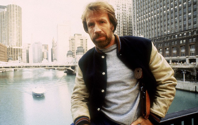 Chuck Norris împlinește 77 de ani. Toate glumele despre aniversarea lui