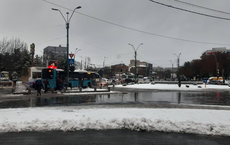 FOTO | Ninsori în țară și în București. Strat de zăpadă de 10 centimetri în Capitală