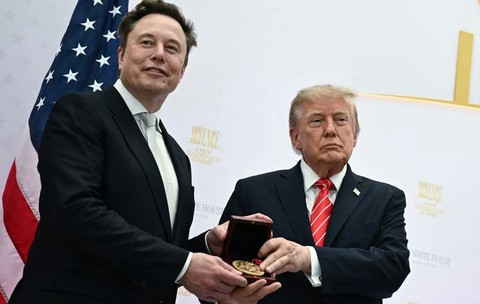 donald-trump-medalie-elon-musk