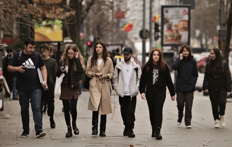 La ce renunță Generația Z în criza financiară: între mici plăceri și nevoia de economisire. „Încep să-mi amintesc de mama, care-mi spunea: «Nu mâncăm în oraș. Avem ciorbă acasă»”