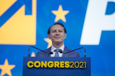 Florin Cîțu a avut de înfruntat huiduielile susținătorilor lui Orban, motiv pentru care și-a pierdut vocea în timpul discursului