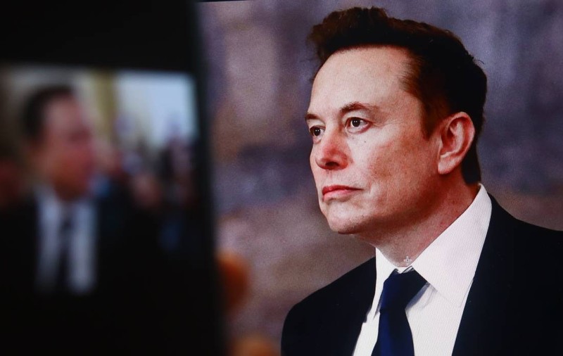 Valoarea acțiunilor Tesla, în scădere cu 44% în 2025. Elon Musk, presat să lase politica și să salveze compania