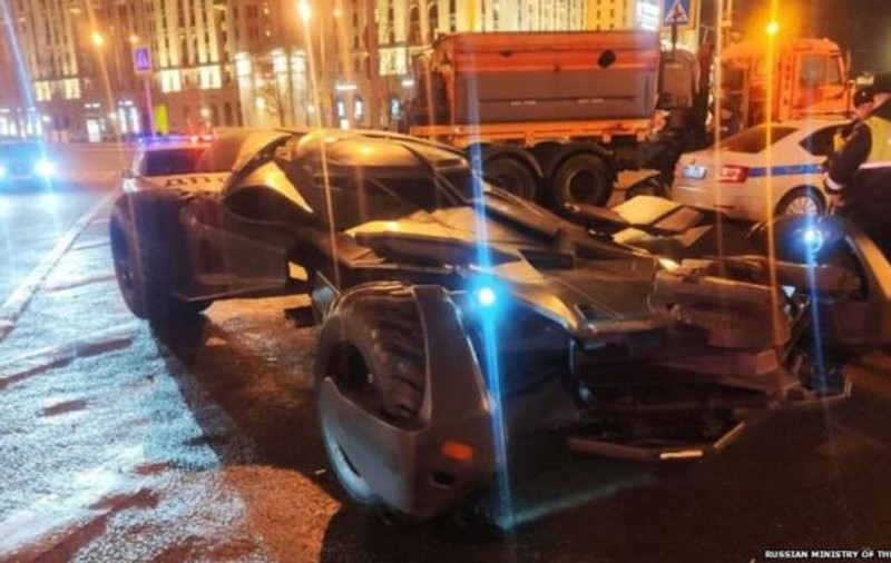 Mașina lui Batman, ridicată de poliția din Moscova