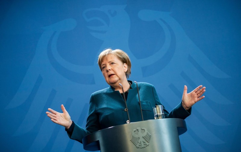 Merkel face apel la Occident să ia în serios avertismentele lui Putin privind folosirea armelor nucleare. „Nu este un semn de slăbiciune”