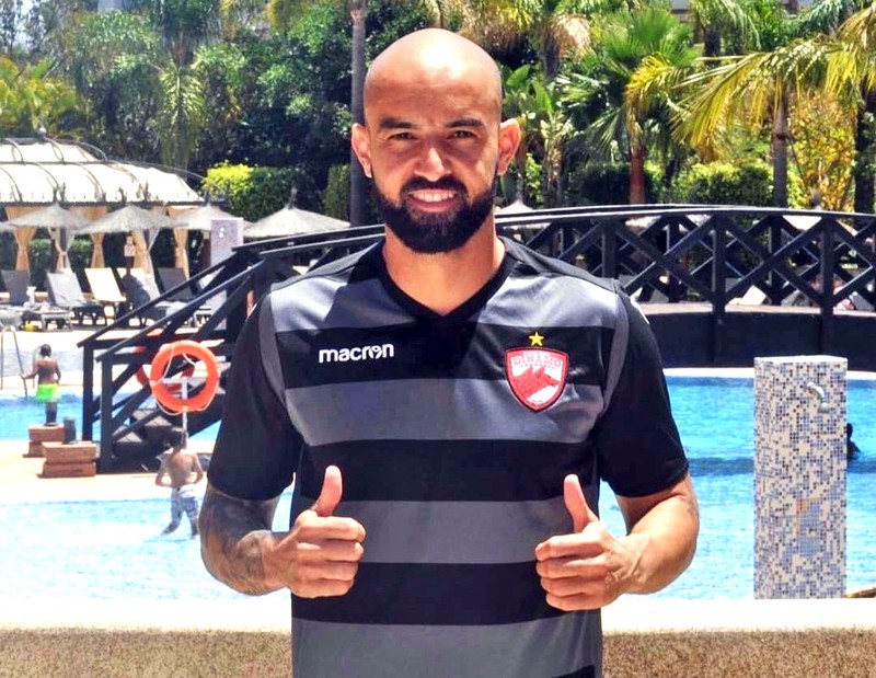 Lui Gabriel îi place să joace fotbal, să călătorească și să mănânce bine