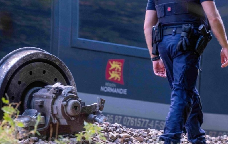O șină de până la 300 kg ar putea fi cauza deraierii trenului cu 186 de oameni din Franța. Cum a ajuns pe calea ferată. Sursă foto: Profimedia Images