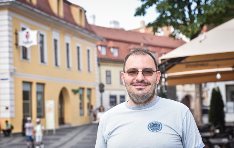 La șase ani după ce s-a mutat la Sibiu, un italian și-a schimbat părerea despre România și vrea să plece acasă: „Țara merită mai mult, dar nu vă ajută spiritul de turmă”
