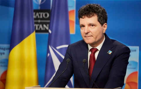 Nicușor Dan vorbește cu presa în timpul summitului NATO din 25 iunie 2025, la Haga, în Țările de Jos