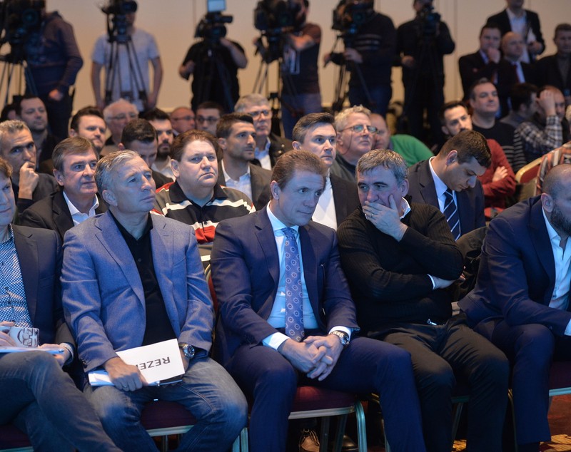 Conferința de lansare a candidaturii lui Ionuț Lupescu la șefia FRF: ”Dacă Gică Popescu era președinte, nu candidam!”. Mesaje de la Mircea Lucescu și de la Sir Alex Ferguson: ”Meriți să câștigi!” | LIVETEXT