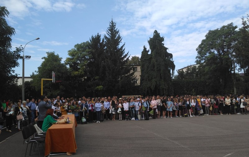 REPORTAJ/Noul an școlar în Prahova, de la glume pe seama greșelilor premierului, la discurs citit de pe foaie și mulțumiri primarului