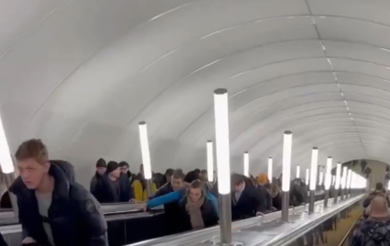Scările rulante ale celei mai noi stații de metrou din Sankt Petersburg s-au stricat după doar șase minute 