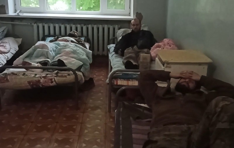 Cum arată spitalul din Novoazovsk, unde au fost trimiși soldații răniți de la Azovstal. Filmare publicată de Ministerul rus al Apărării
