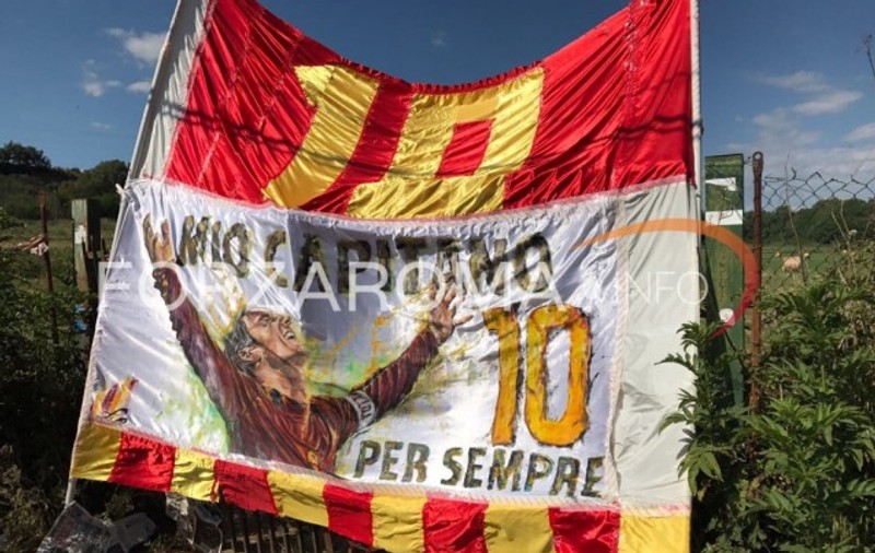 Francesco Totti se retrage. ”Ziua T” în fotbalul mondial. ”Il Capitano” lasă fotbalul, după o viață închinată Romei! Banner de 130 de metri la Trigoria