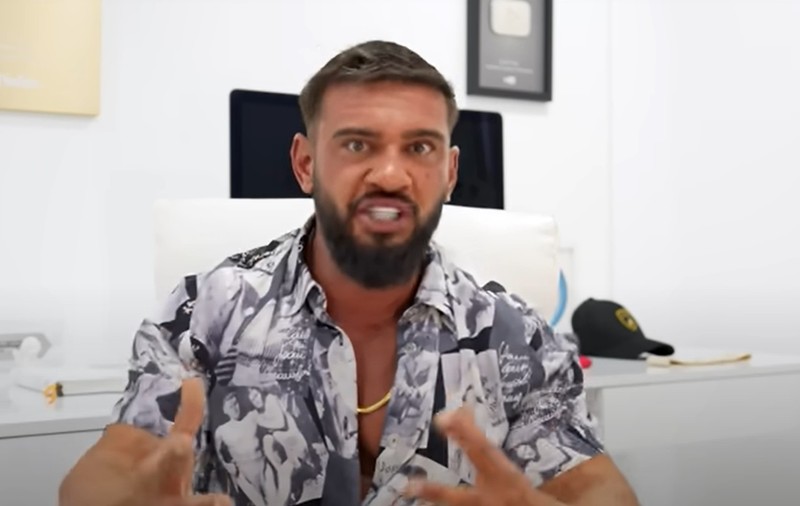 Dorian Popa a răbufnit după ce a fost criticat că își cumpără mașină de 300.000 de euro: „Nu am fost în concediu de cinci ani, șase ani”. Cât muncește artistul
