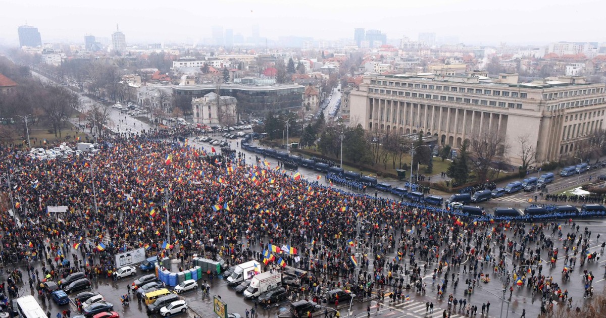 Câți participanți au fost, de fapt, la mitingul AUR din 1 martie. George Simion spunea 300.000, Jandarmeria l-a contrazis
