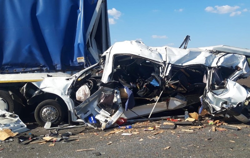 Cel puțin 16 persoane au murit în Rusia după coliziunea dintre un camion și un microbuz