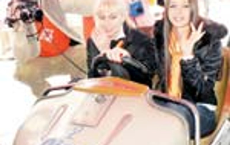 S-a dat cu masinuta!