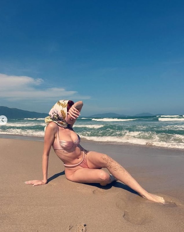 Imagini cu Lidia Buble în costum de baie, în vacanța în Vietnam. Fanii au criticat-o: „Chiloții parcă-s din 1900 toamna, de pe vremea lui Cleopatra”