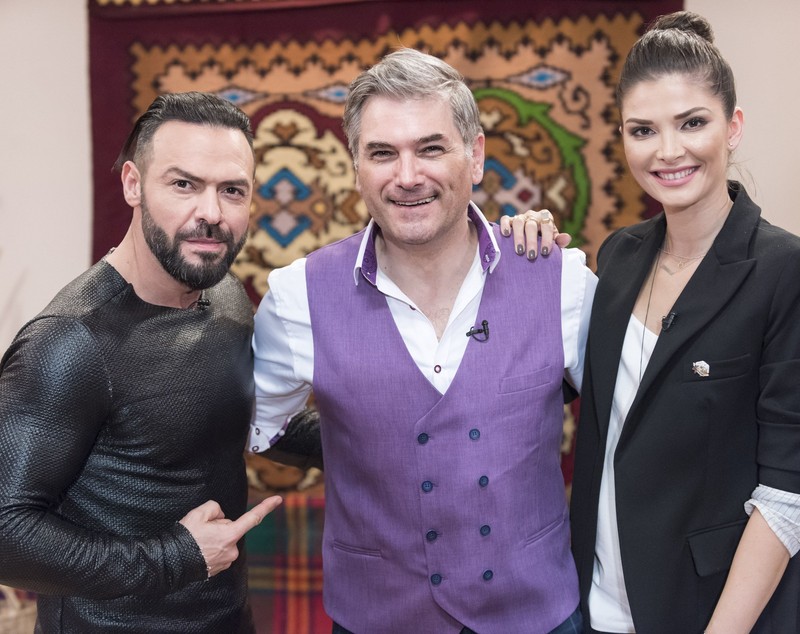 Mircea Radu n-a putut să pună gura pe palincă la filmările pentru "Ie, Românie", iar Cornel Păsat și-a pus silueta în pericol | FOTO