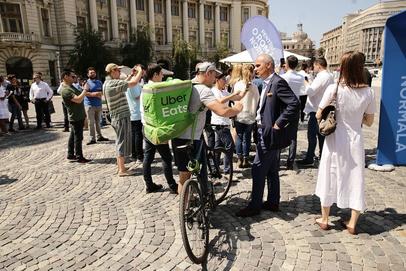 Rareş Bogdan în Piața Universității (foto Libertatea / Dumitru Angelescu)