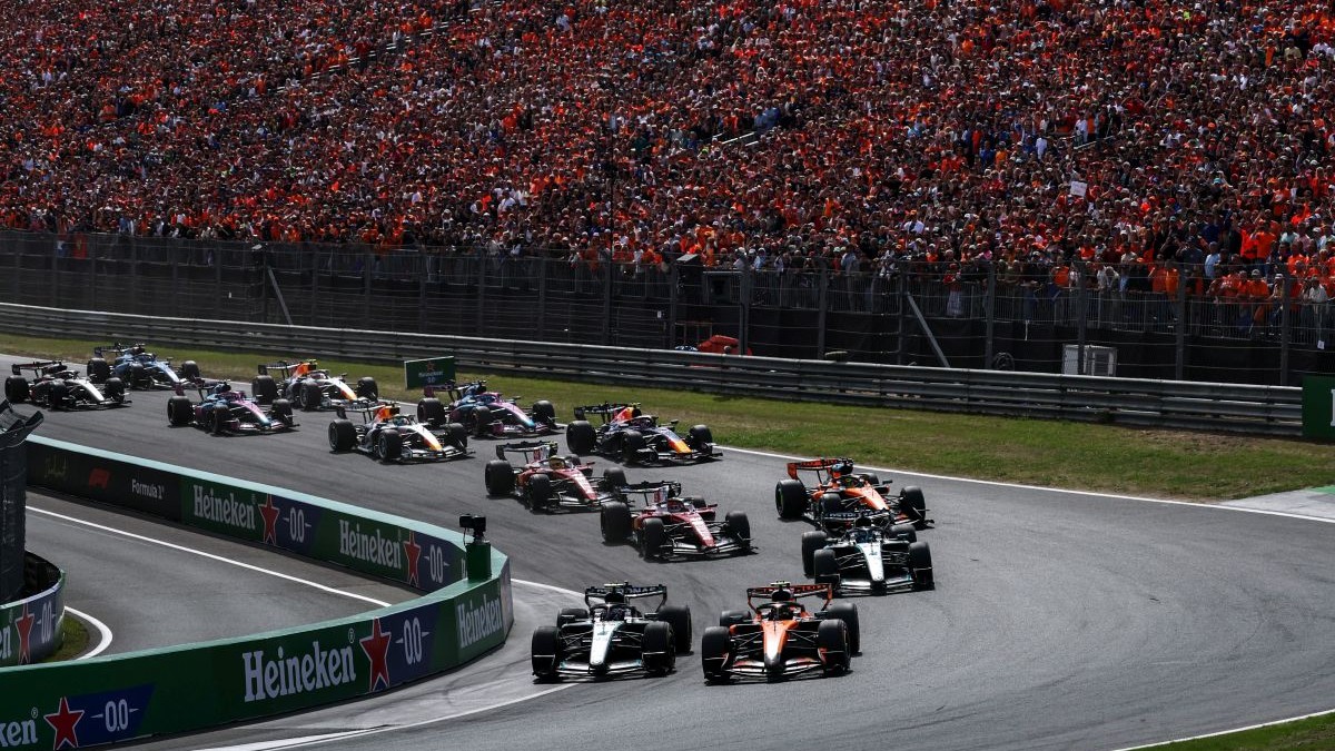ZANDVOORT, NETHERLANDS - AUGUST 23: Lando Norris of Great Britain driving the (1) McLaren MCL40 Mercedes and Andrea Kimi Antonelli of Italy driving the (12) Mercedes AMG Petronas F1 Team W17 battle for the lead at the restart during the F1 Grand Prix of Netherlands at Circuit Zandvoort on August 23, 2026 in Zandvoort, Netherlands. (Photo by Jordan McKean/Getty Images)