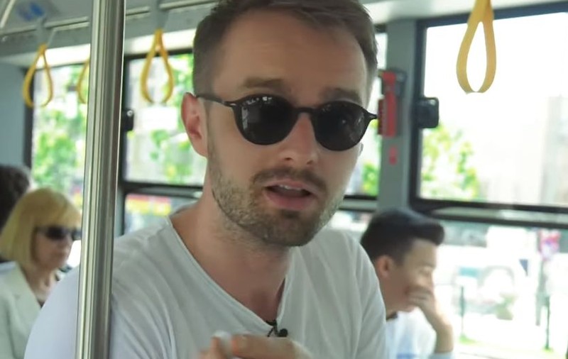 Autobuzele STB, promovate într-o campanie nemarcată ca „Publicitate”. Vloggerii nu și-au informat publicul că au fost plătiți să facă reclamă transportului public!