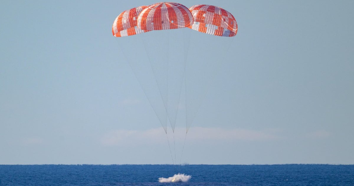 Echipajul Artemis II a aterizat în siguranță în Oceanul Pacific, în apropiere de San Diego, sâmbătă dimineața, încheind o misiune istorică de 10 zile în jurul Lunii.