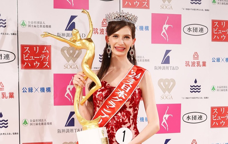 Controverse în Japonia, după ce o ucraineancă naturalizată a câștigat Miss Japonia. „Dacă s-ar fi născut rusoaică, n-ar fi câștigat”