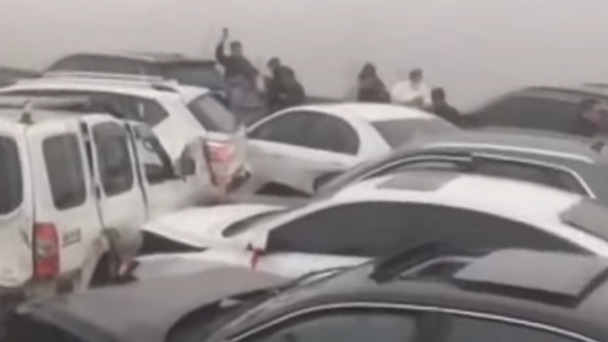 Imagine cu mașinile implicate în accidentul produs în China