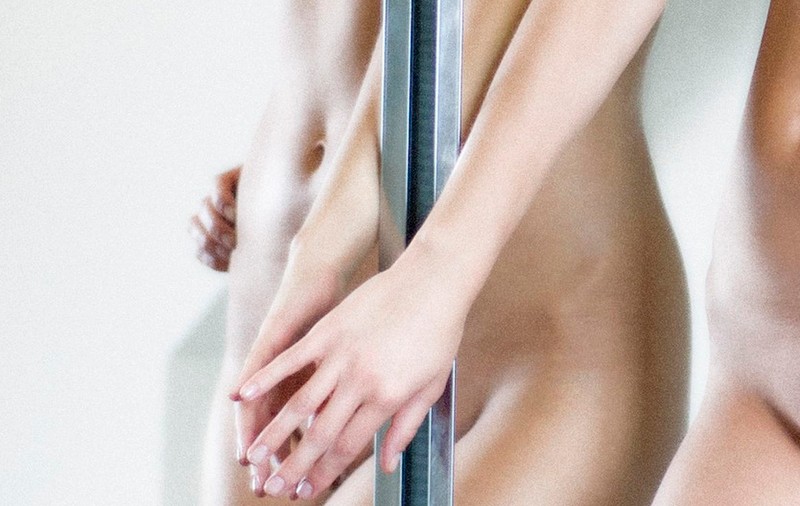 Ginecologii avertizează: De ce este bine să-ți privești VAGINUL în oglindă