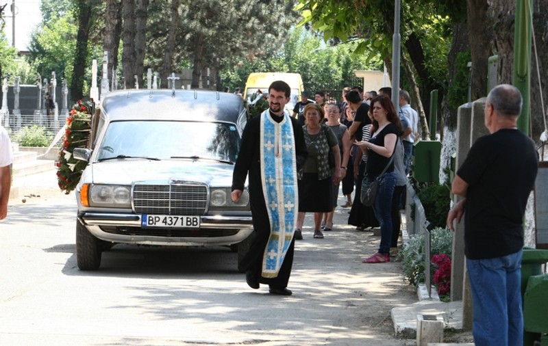 EXCLUSIV. Zeci de actori şi cântăreţi l-au plâns pe saxofonistul Dan Nedelcu