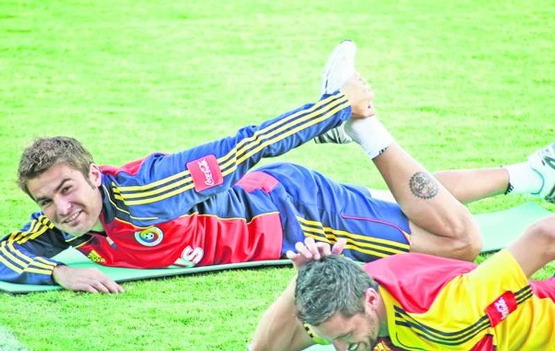 Adrian Mutu a «sărbătorit» reîntoarcerea la naţională făcându-şi un nou tatuaj, al 20-lea, pe gamba stângă: un soare aztec ce simbolizează credinţa în viaţa de apoi