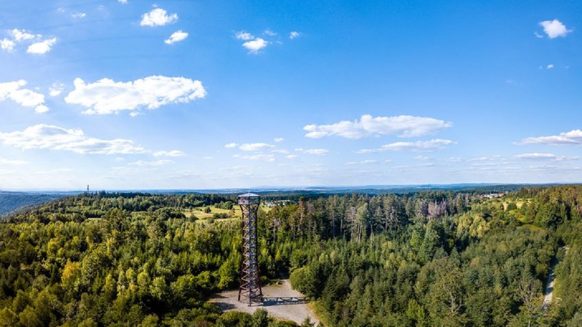 Turnul de observație din Germania, unde au fost găsite moarte trei fete.